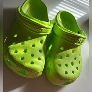 CROCS Classic Clogs in Limeade